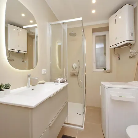 Charm San Giovanni 아파트 *