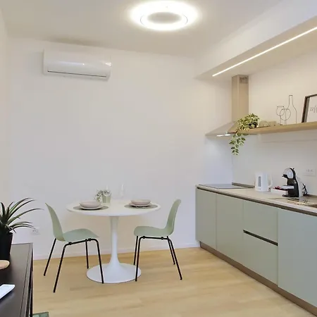 Charm San Giovanni 아파트 *